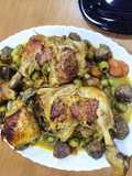 Tajine zitoun au poulet et boulette de viande et champignons