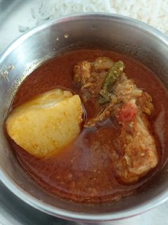 আলু চিকেনের ঝোল (aloo chickener jhol recipe in Bengali) রেসিপির প্রধান ছবি