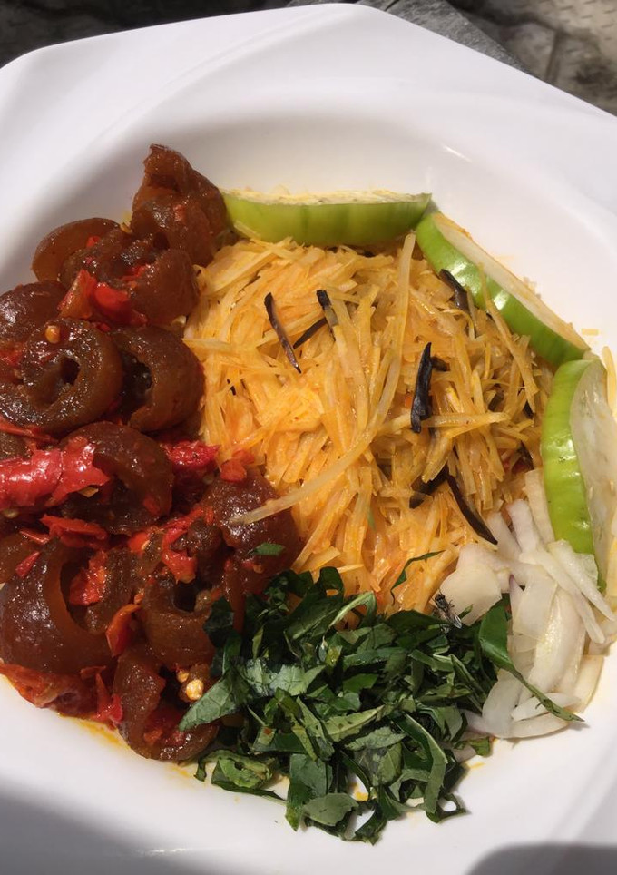 A picture of Abacha with peppered pomo.
