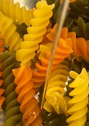 Una foto de Tirabuzón Tropical con Almíbar de Eneldo