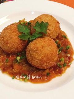 炸起司飯糰佐鮮蕃茄醬汁 的食譜成品照片