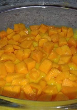A picture of Mango chunks custard.