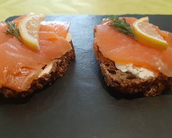 Easy Fast Cooking Salmon open sandwich Delicious Nutritious