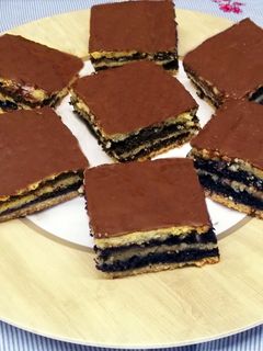 Zserbó mákkal-lekvárral töltve 👌 recept fotója