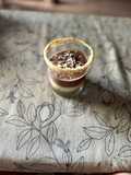 Vasito de yogur con dos chocolates