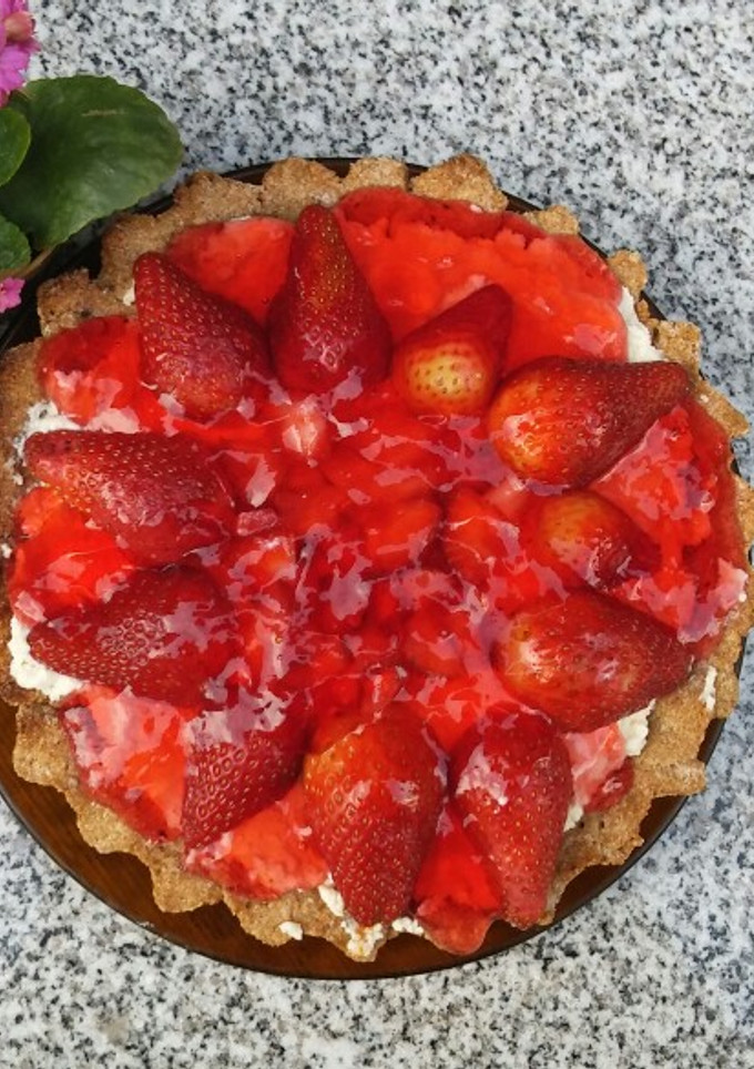 Una foto de Tarta integral de frutillas