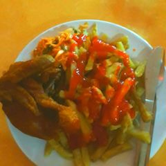 A picture of Fried chicken with chips.