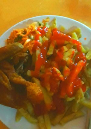 A picture of Fried chicken with chips.