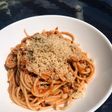 Espaguetis integrales con atún y queso vegano 🌱🧀