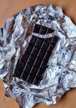 Una foto de Chocolate 90 % cacao, sin termómetro, como lo hacían las abuelas 🍫 Templado a la vieja usanza ♥