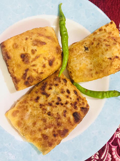 சிக்கன் முர்தாபா (Chicken murthaapa recipe in tamil) செய்முறை முக்கிய புகைப்படம்