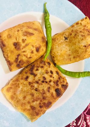 சிக்கன் முர்தாபா (Chicken murthaapa recipe in tamil) செய்முறை முக்கிய புகைப்படம்