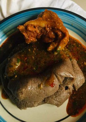 A picture of Amala and ewedu.