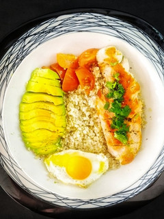 Una foto de Bowl de pavo grillado con quinoa