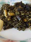 Arroz negro con anillas de calamares y mayonesa de ajo