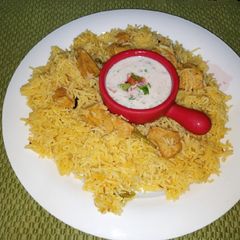 A picture of Chicken Tehari.