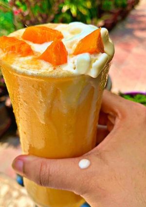 A picture of Ice cream sundae with mango.