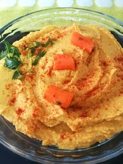Una foto de Hummus con Zanahoria y Calabaza con Tahini Casero