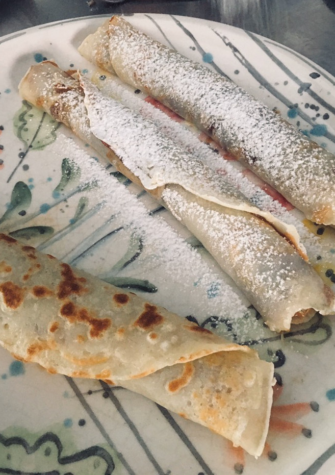 Una foto de Panqueques con dulce de leche!