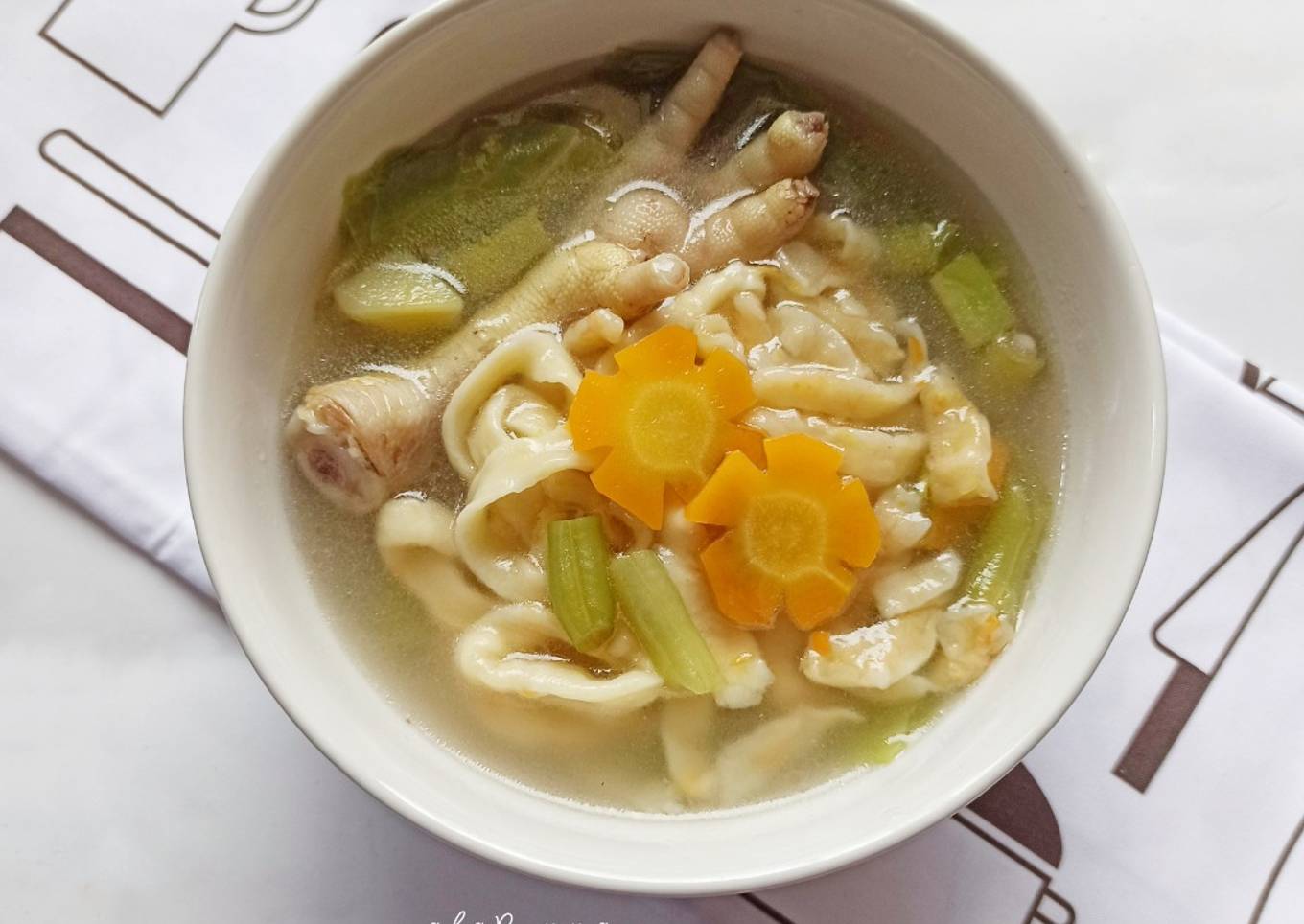 687. Mie Sop Ayam