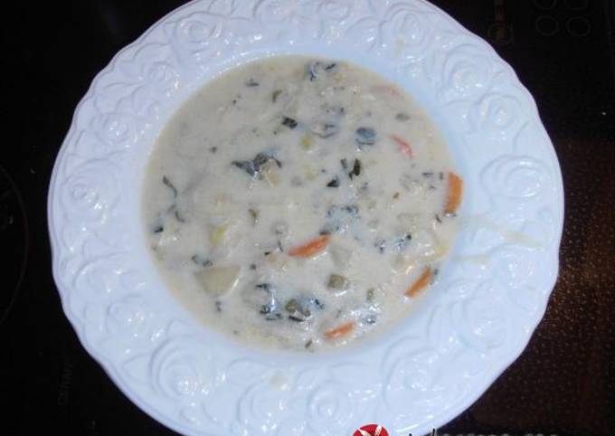 κύρια φωτογραφία συνταγής Σούπα-βάλσαμο, με πράσα, καρότα και πατάτες