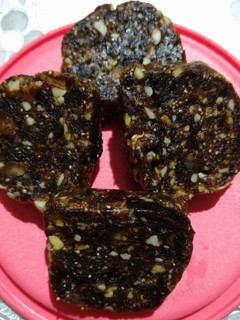 A picture of Dates BurgerKhajur burfee.