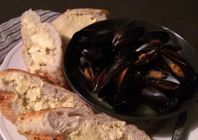 Recipe of Any-night-of-the-week Garlic butter mussels