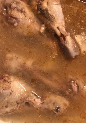 A picture of Mayogee麻油雞 (black sesame oil chicken).