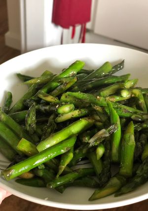 Hình của món Măng tây xào tỏi.