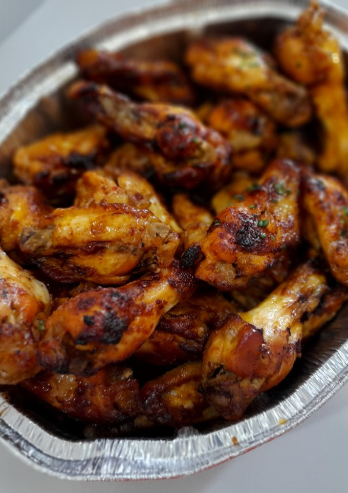 Una foto de Alitas de pollo al horno picantes