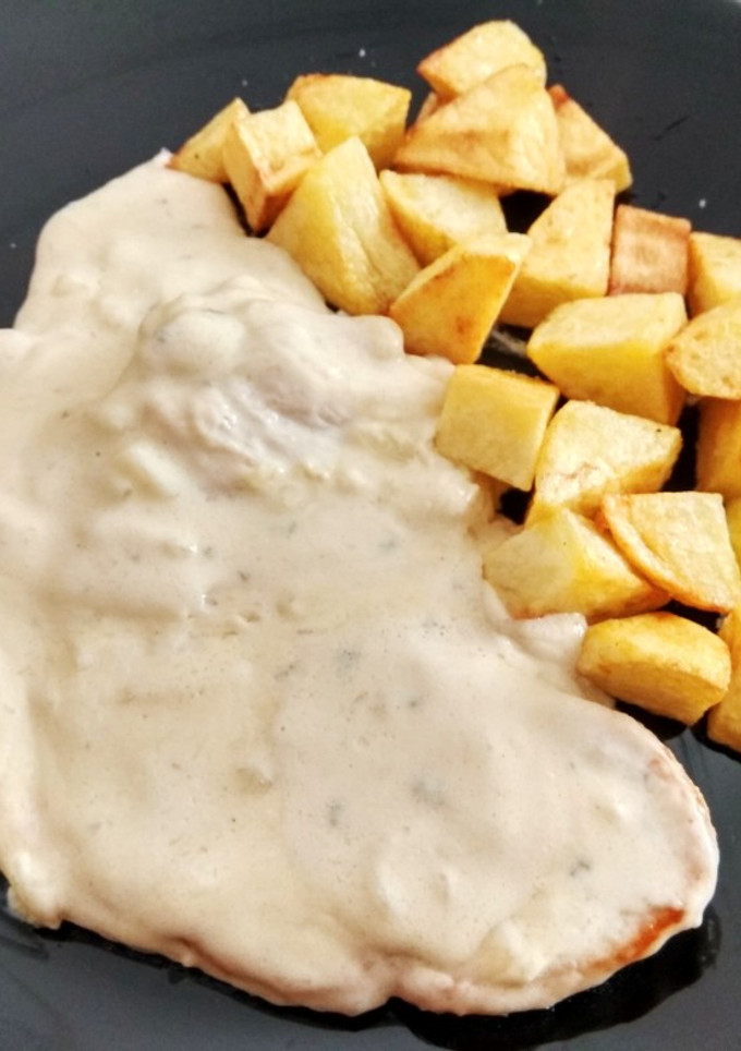 Una foto de Pavo en salsa de queso exprés