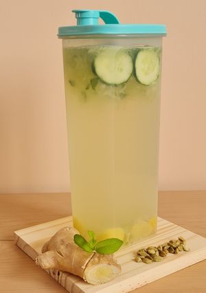 Una foto de Limonada con pepino y jengibre