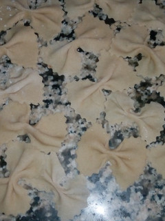 A picture of Farfalle (bow tie) pasta.