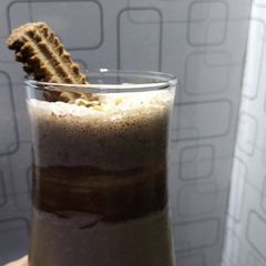 A picture of Cold Coffee with Candie Biscuits.