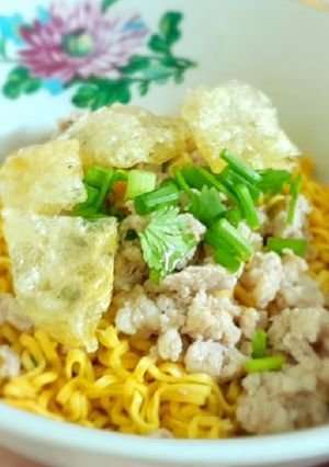 Hình của món Mì trộn bóng bì thịt băm.