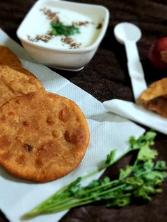 आलू प्याज़ की कचौड़ी(aloo pyaz ki kachori recipe in hindi) रेसिपी मुख्य फोटो