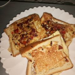 Cheesy meaty vegetables toast A picture of Cheesy meaty vegetables toast.