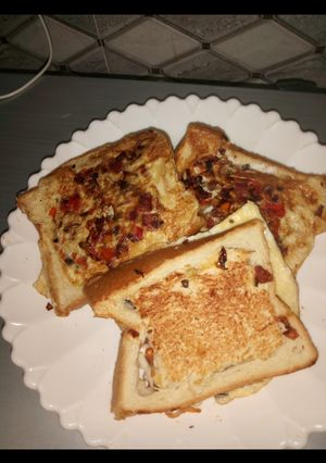 A picture of Cheesy meaty vegetables toast.