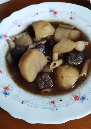 Una foto de Estofado de ternera con macarrones