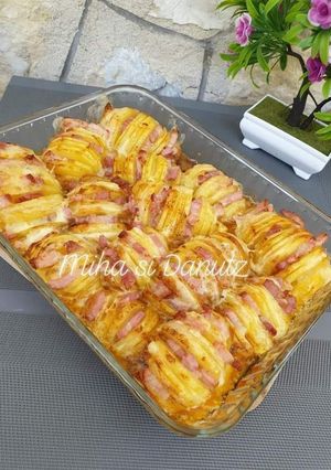 O poză a rețetei Cartofi acordeon cu bacon și cașcaval.