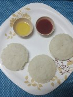 ઈડલી (Idli Recipe In Gujarati) રેસીપી મુખ્ય ફોટો