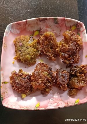 মাছের তেলের বড়া ভাজা (Macher teler bora vaza recipe in Bengali) রেসিপির প্রধান ছবি