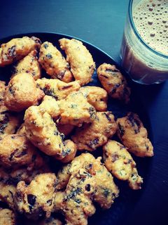 A picture of Moong dal pakode.