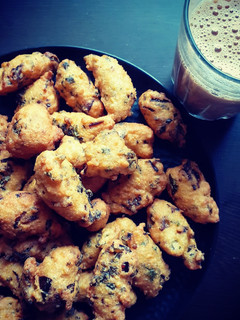 A picture of Moong dal pakode.