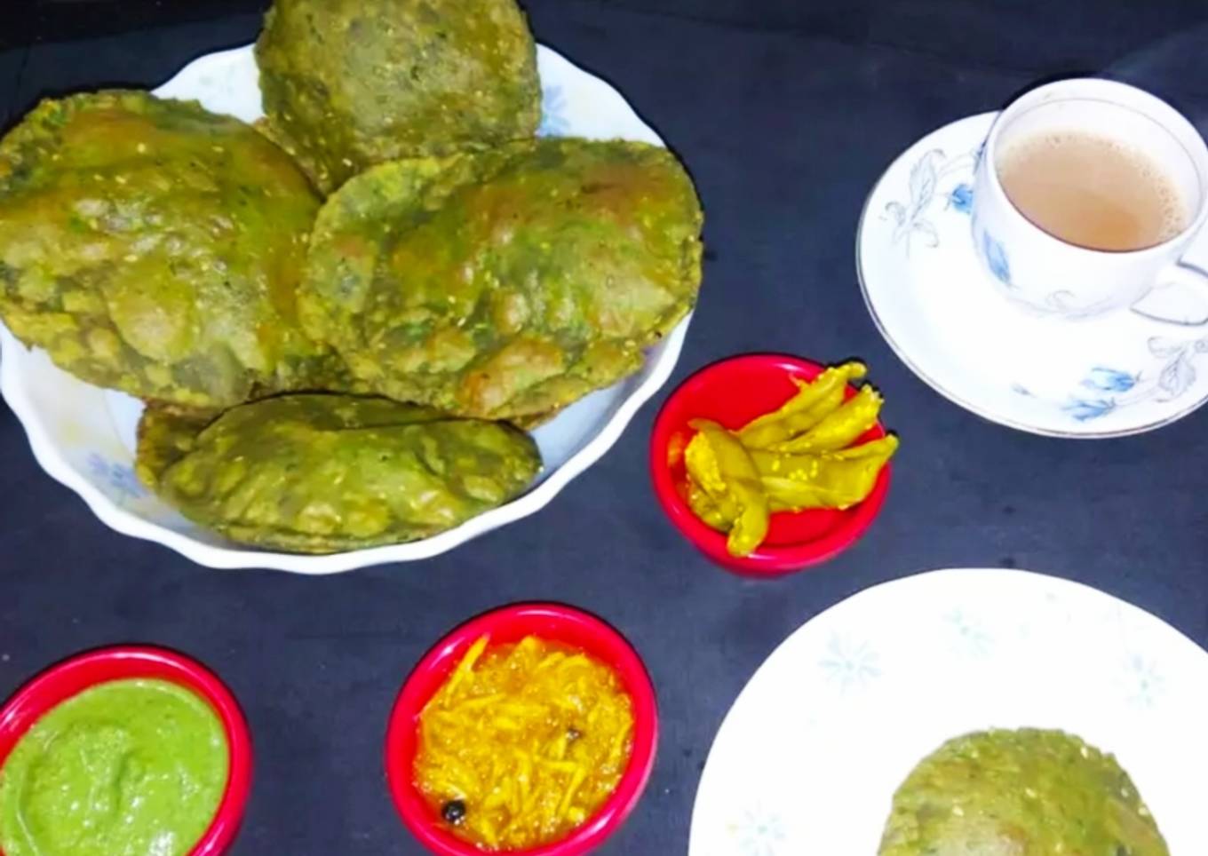 Spinach mutter puri