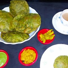 Spinach mutter puri A picture of Spinach mutter puri.