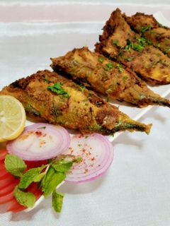 गोवन स्टाईल भरिल्लो बांगडो (govan style bharelo bangdo recipe in marathi) रेसिपी चे मुख्य फोटो 