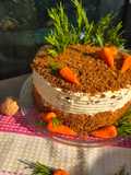 كعكة الجزر والجوز في المقهى مع كريمة الجبن 🥕🍰🎂
