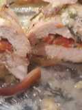 Pollo relleno con provolone y morón