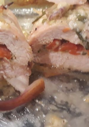 Una foto de Pollo relleno con provolone y morón